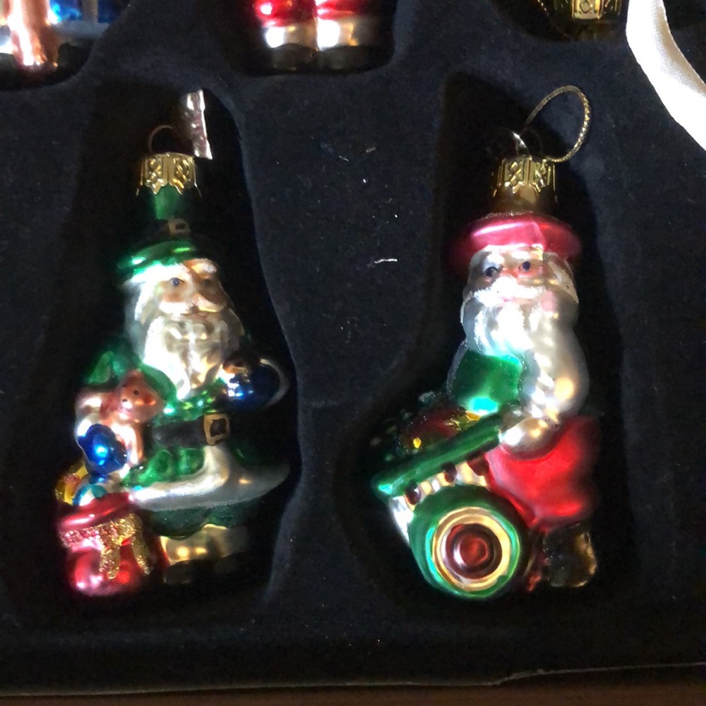 Thomas Pacconi Santa's from Around The World Ornaments with Crate - Picture 7 of 16